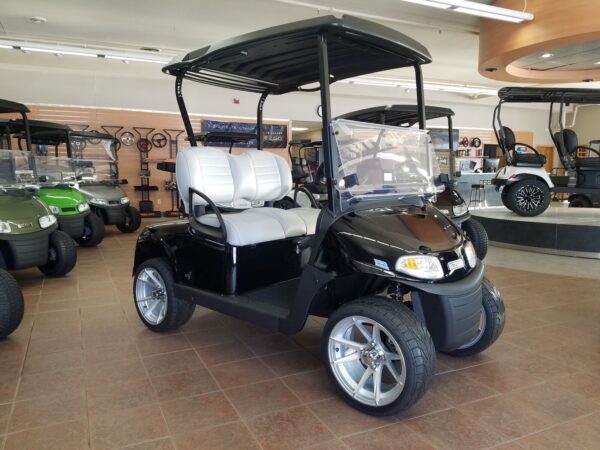 2022 E-Z-GO Valor Electric 2 seater 2 (1) 2022E-Z-GO Freedom 2 Seater Electric